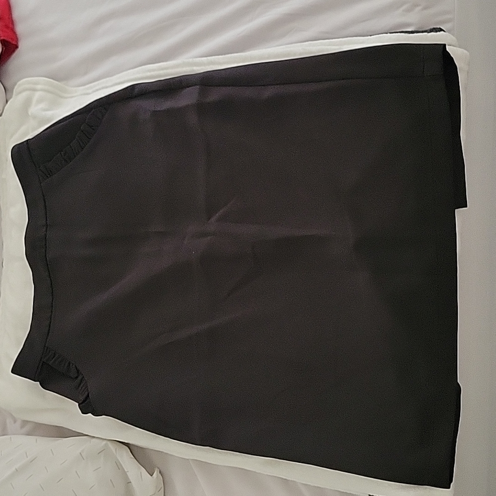 Black midi office skirt with pockets 😍